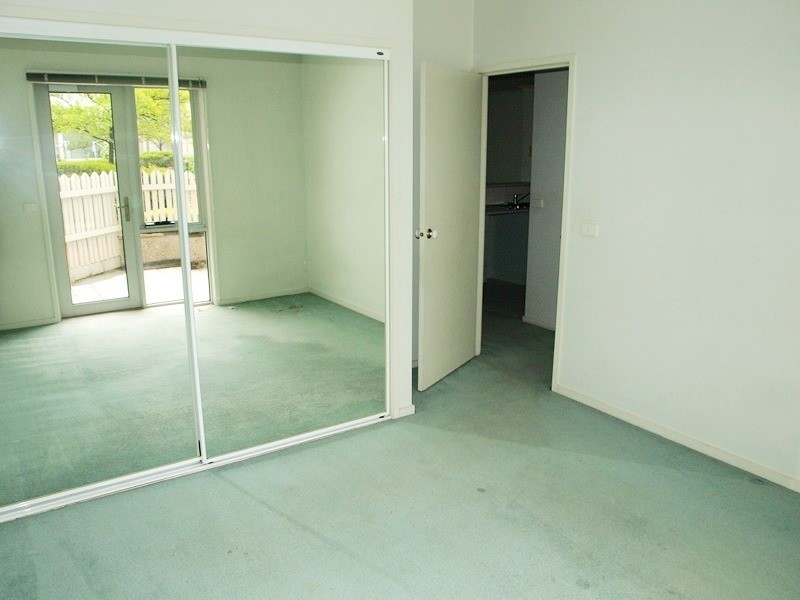 2/18 Courtney Street, North Melbourne VIC 3051