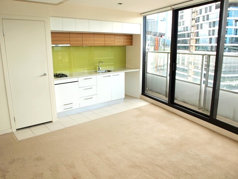 2112B/100 Harbour Esplanade, Docklands VIC 3008