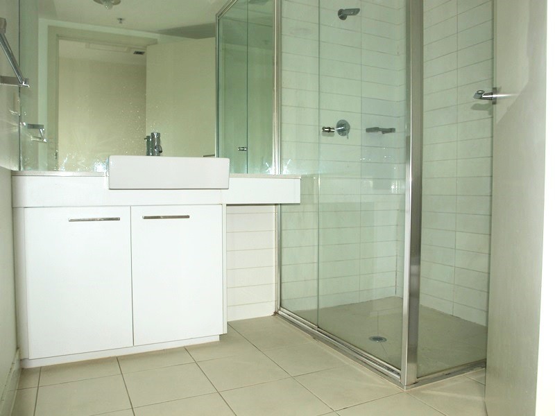 2112B/100 Harbour Esplanade, Docklands VIC 3008