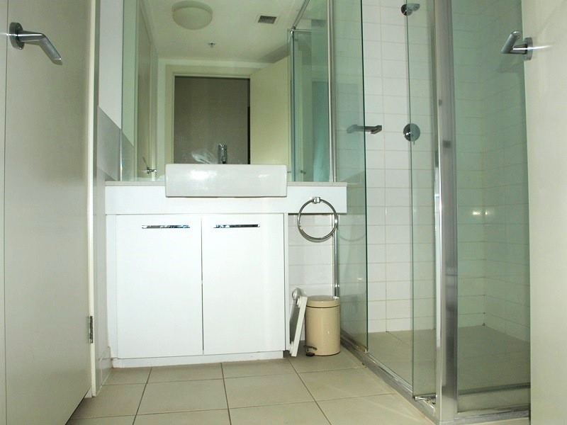 2508B/100 Harbour Esplanade, Docklands VIC 3008