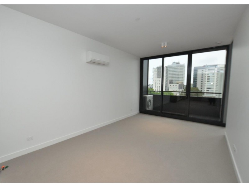 807/74 Queens Road, Melbourne VIC 3004
