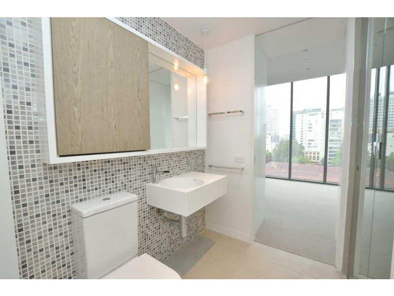 807/74 Queens Road, Melbourne VIC 3004