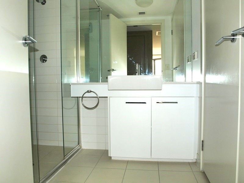 2710A/100 Harbour Esplanade, Docklands VIC 3008