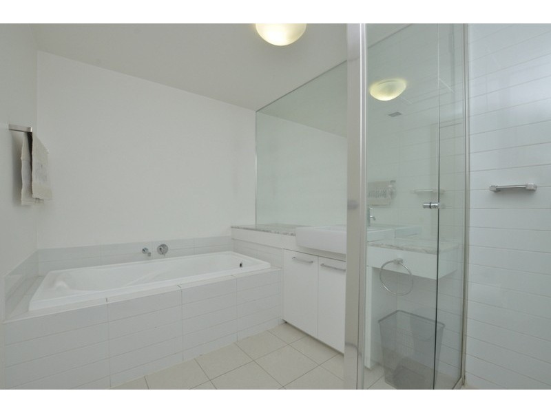 3204/100 Harbour Esplanade, Docklands VIC 3008
