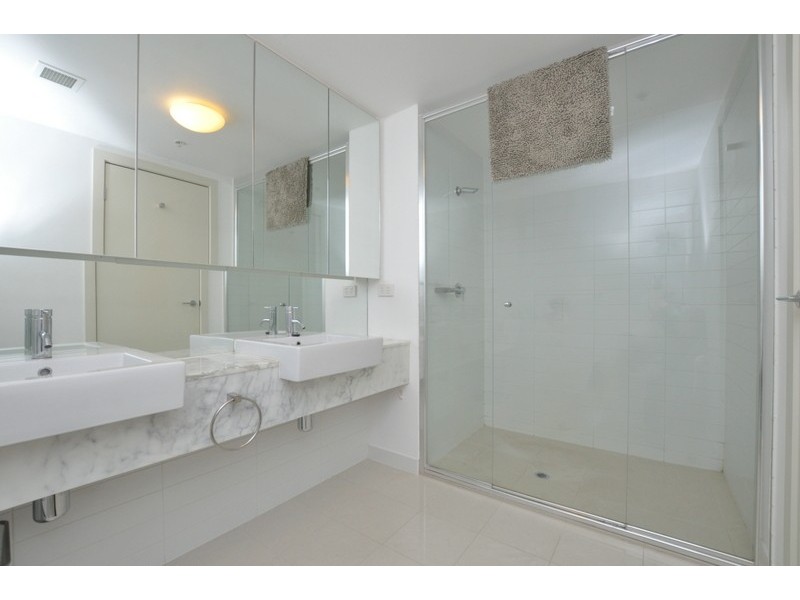 3204/100 Harbour Esplanade, Docklands VIC 3008