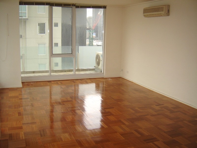 REF 21066/83 Whiteman Street, Southbank VIC 3006