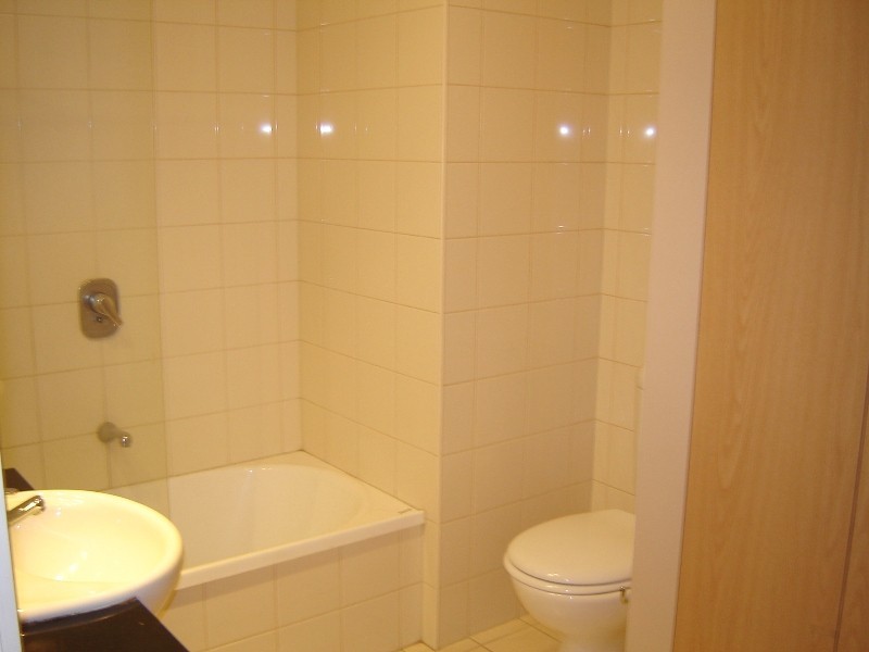 REF 21066/83 Whiteman Street, Southbank VIC 3006