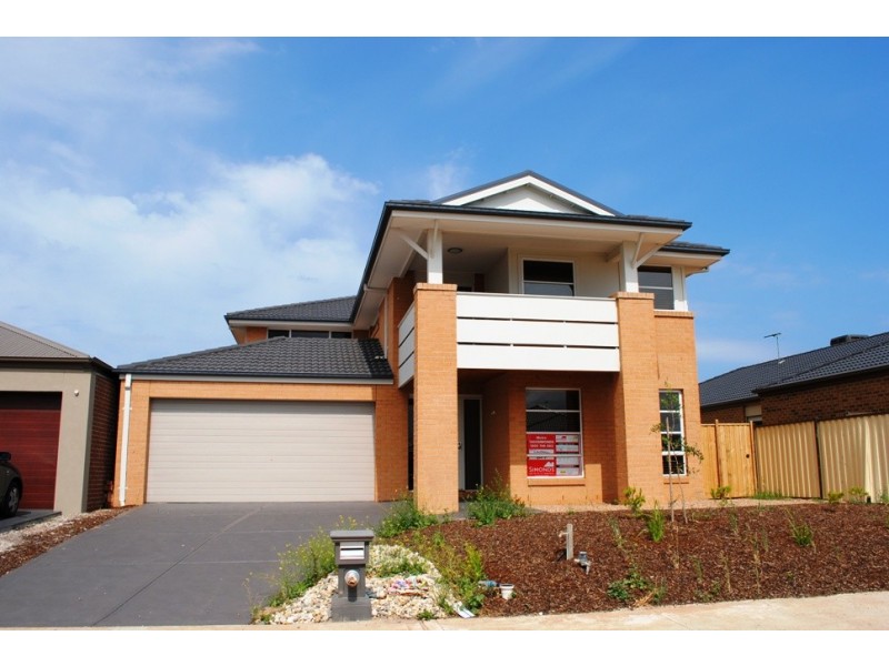 14 Waterhaven Boulevard, Point Cook VIC 3030