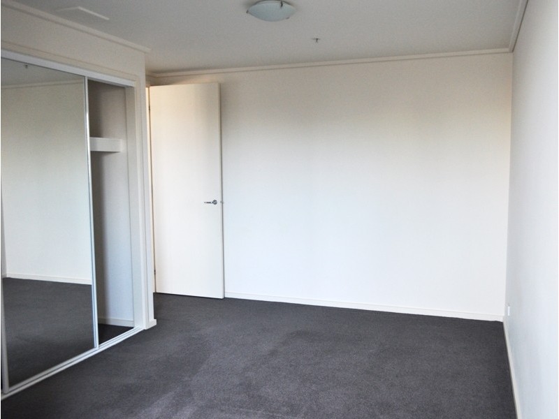 REF 21096/100 Kavanagh Street, Southbank VIC 3006