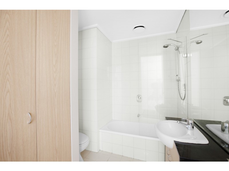 182/83 Whiteman Street, Southbank VIC 3006