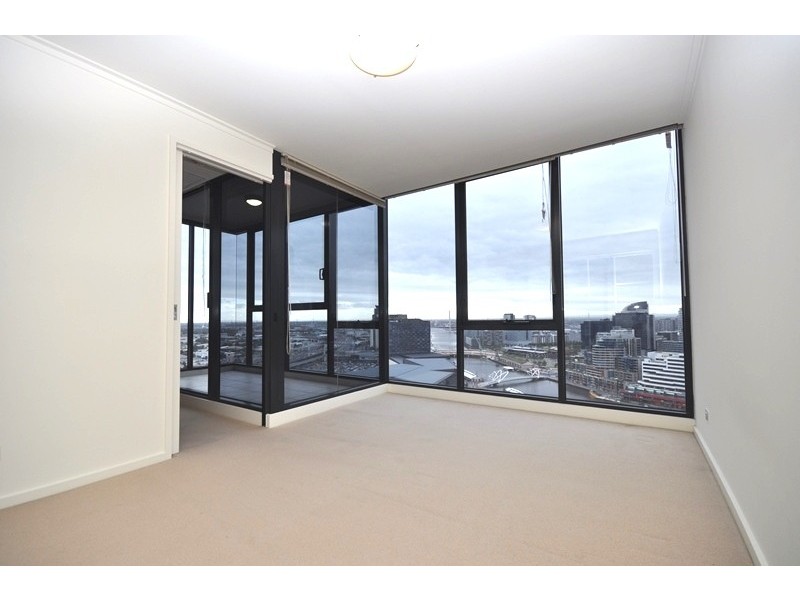 REF 21099/63 Whiteman Street, Southbank VIC 3006