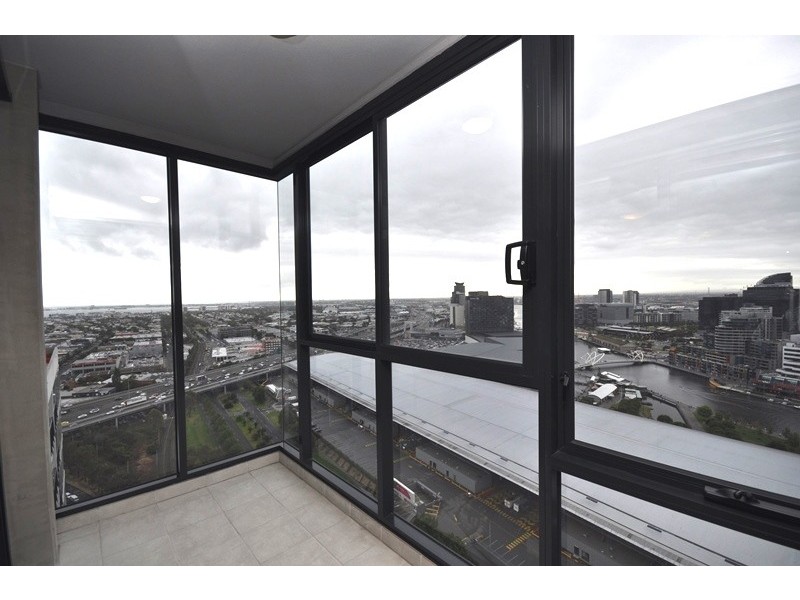 REF 21099/63 Whiteman Street, Southbank VIC 3006