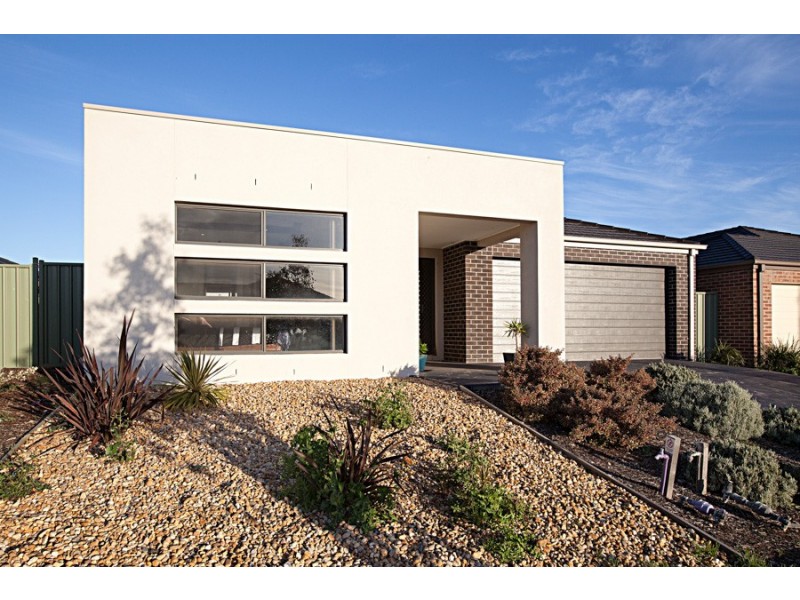 17 Avonwood Avenue, Wyndham Vale VIC 3024