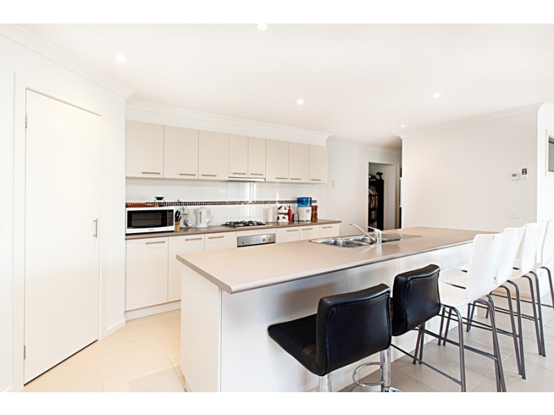 17 Avonwood Avenue, Wyndham Vale VIC 3024