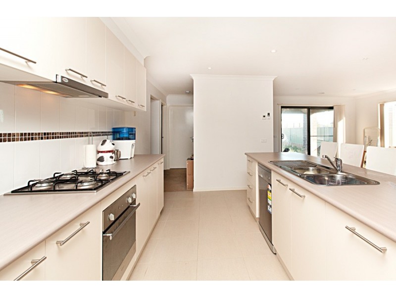 17 Avonwood Avenue, Wyndham Vale VIC 3024