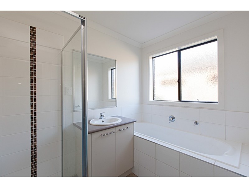 17 Avonwood Avenue, Wyndham Vale VIC 3024