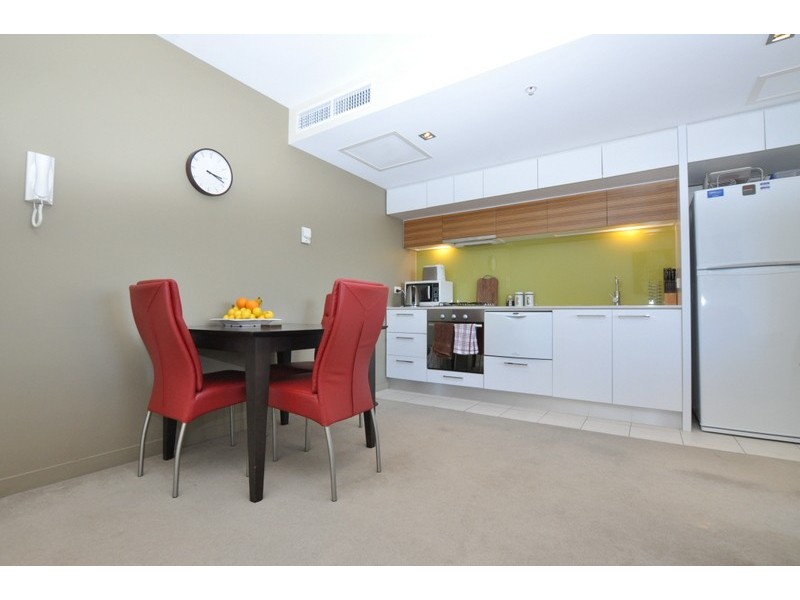 1713/100 Harbour Esplanade, Docklands VIC 3008