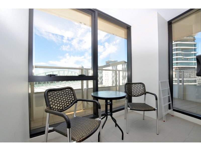 1713/100 Harbour Esplanade, Docklands VIC 3008