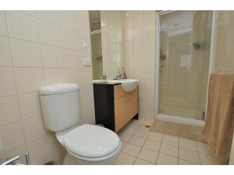 REF 21110/83 Whiteman Street, Southbank VIC 3006