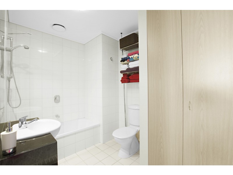 218/83 Whiteman Street, Southbank VIC 3006