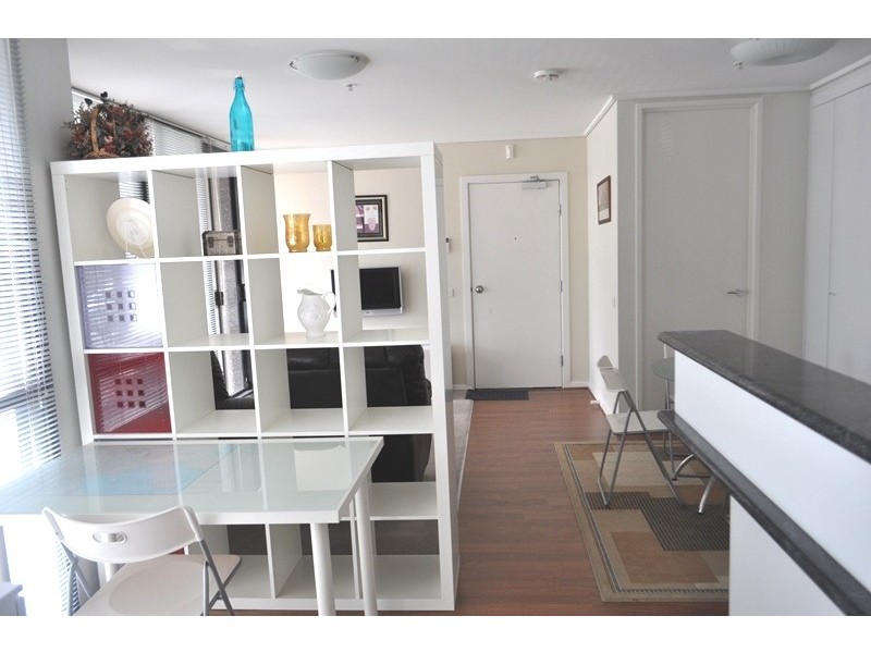 REF 21122/99 Whiteman Street, Southbank VIC 3006