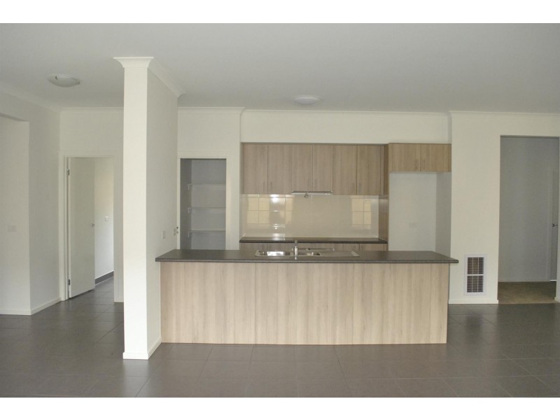 38 Warunda Parade, Point Cook VIC 3030