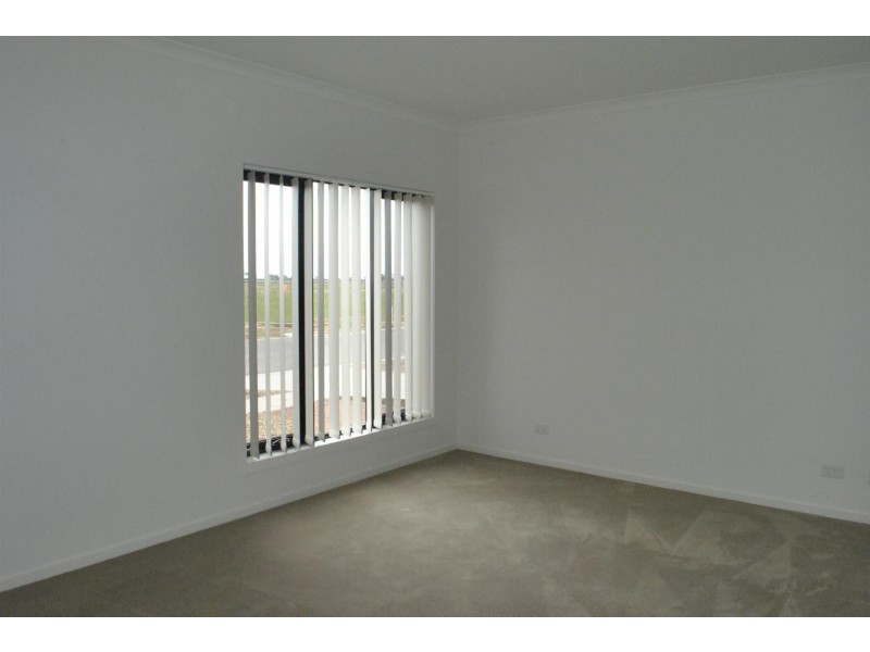 38 Warunda Parade, Point Cook VIC 3030