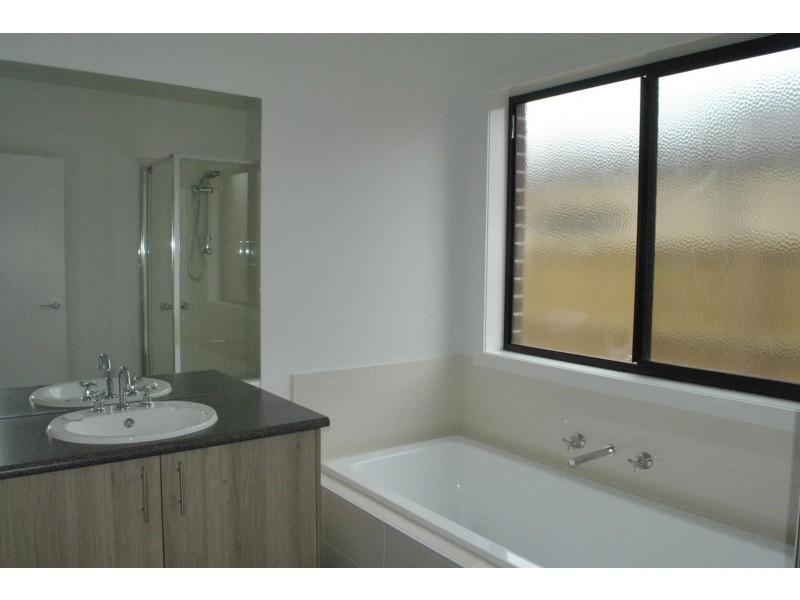 38 Warunda Parade, Point Cook VIC 3030