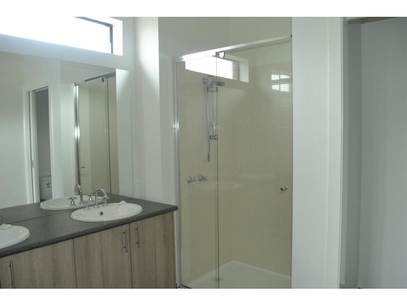 38 Warunda Parade, Point Cook VIC 3030