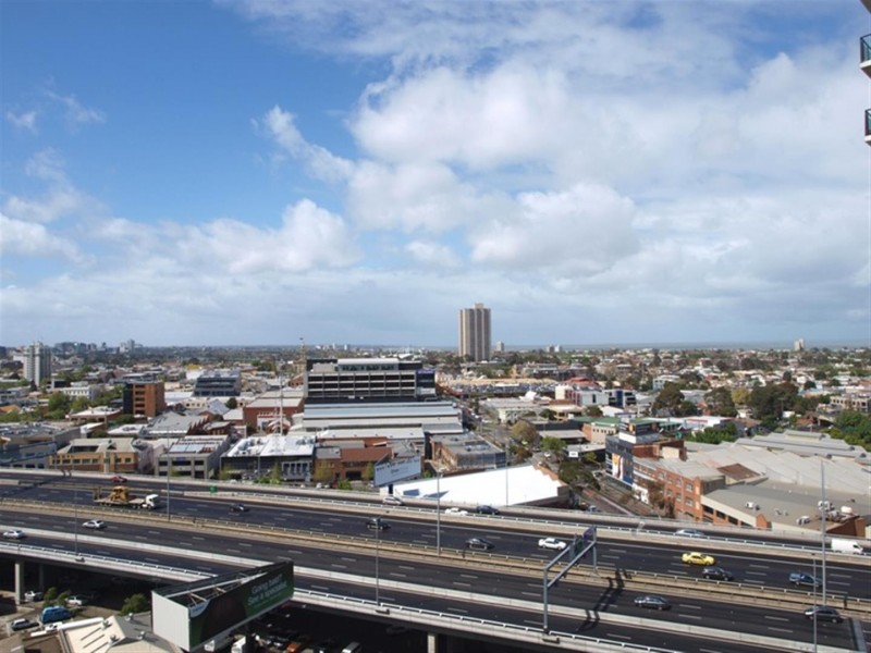 REF 21137/83 Whiteman Street, Southbank VIC 3006