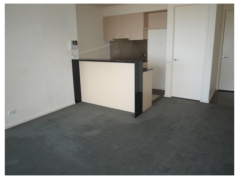 REF 21137/83 Whiteman Street, Southbank VIC 3006