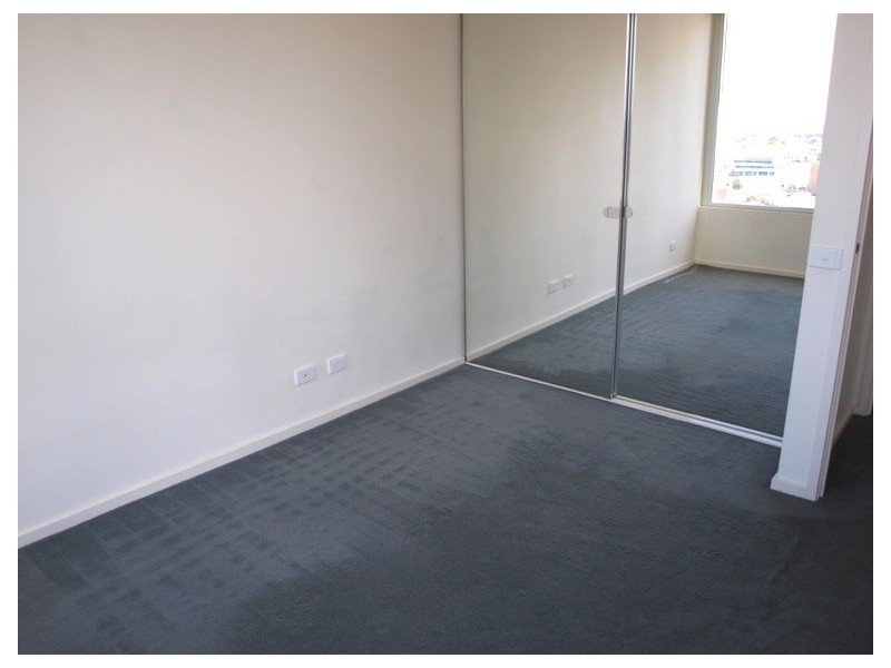 REF 21137/83 Whiteman Street, Southbank VIC 3006