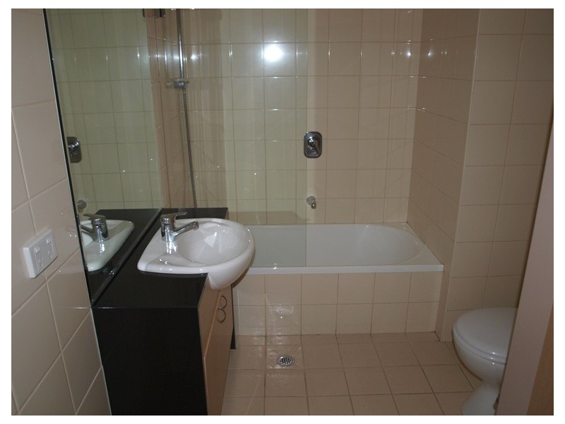 REF 21137/83 Whiteman Street, Southbank VIC 3006