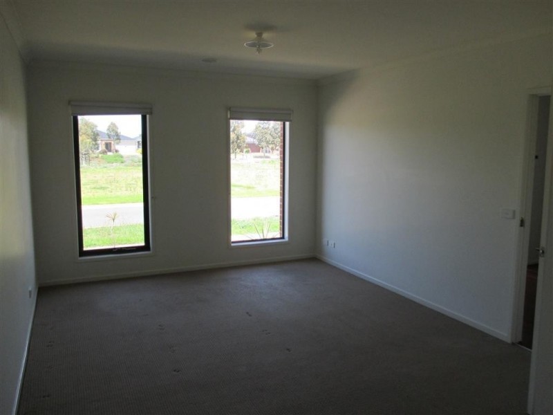 8 Eccles Vista, Point Cook VIC 3030