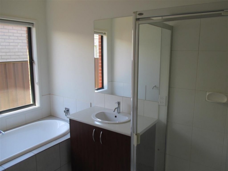 8 Eccles Vista, Point Cook VIC 3030