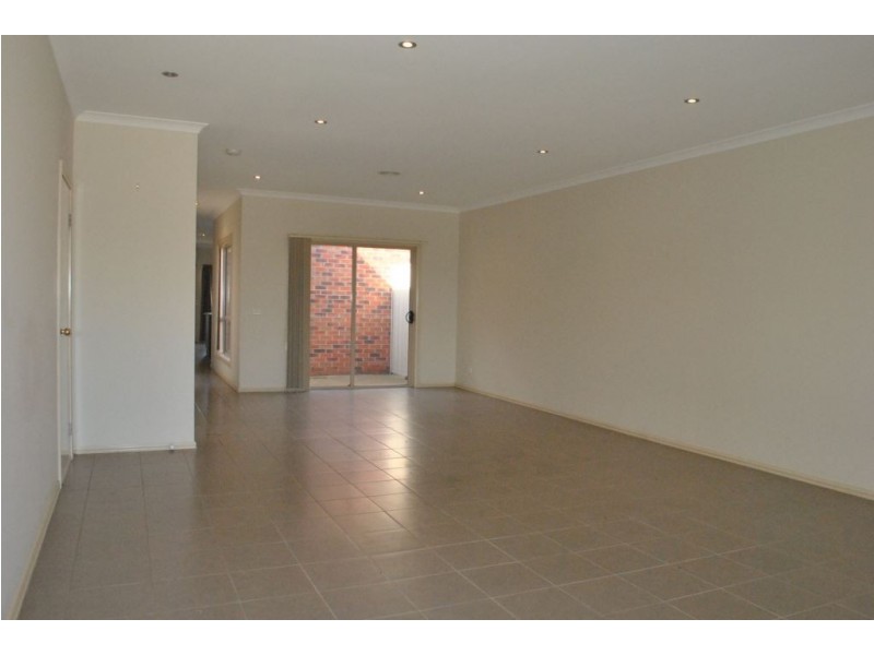 2/17 Horseshoe Circuit, Truganina VIC 3029