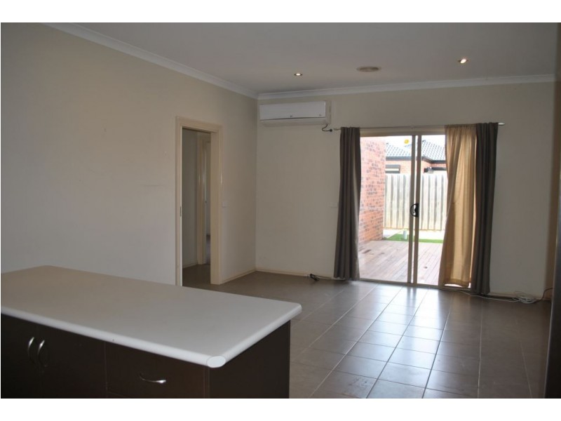 2/17 Horseshoe Circuit, Truganina VIC 3029