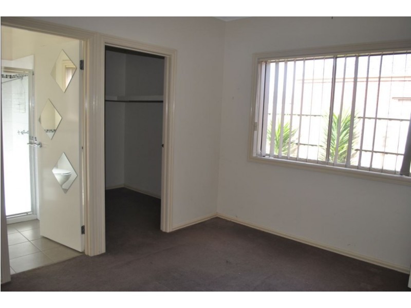 2/17 Horseshoe Circuit, Truganina VIC 3029