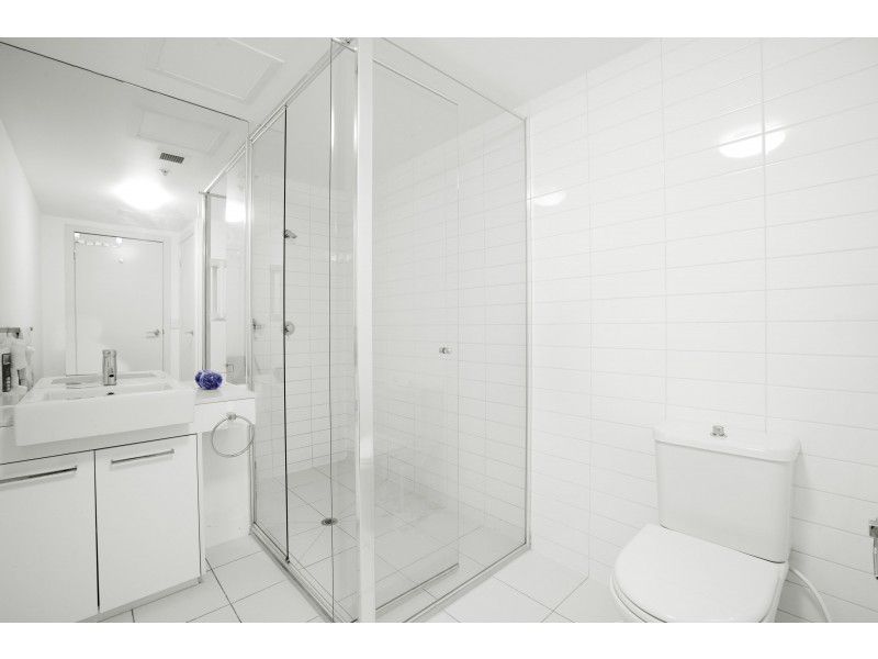 716/100 Harbour Esplanade, Docklands VIC 3008