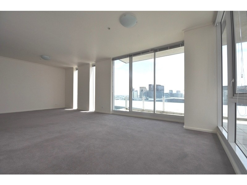 REF 20311/83 Whiteman Street, Southbank VIC 3006