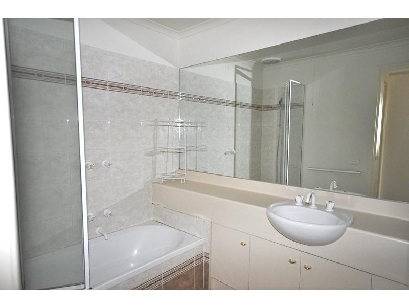 REF 21170/33 La Trobe Street, Melbourne VIC 3000