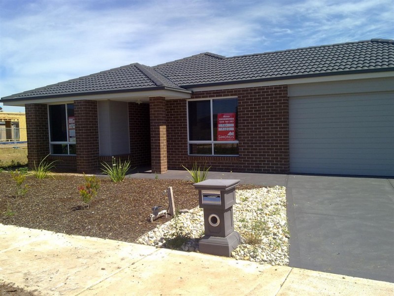 8 Misqa Avenue, Point Cook VIC 3030