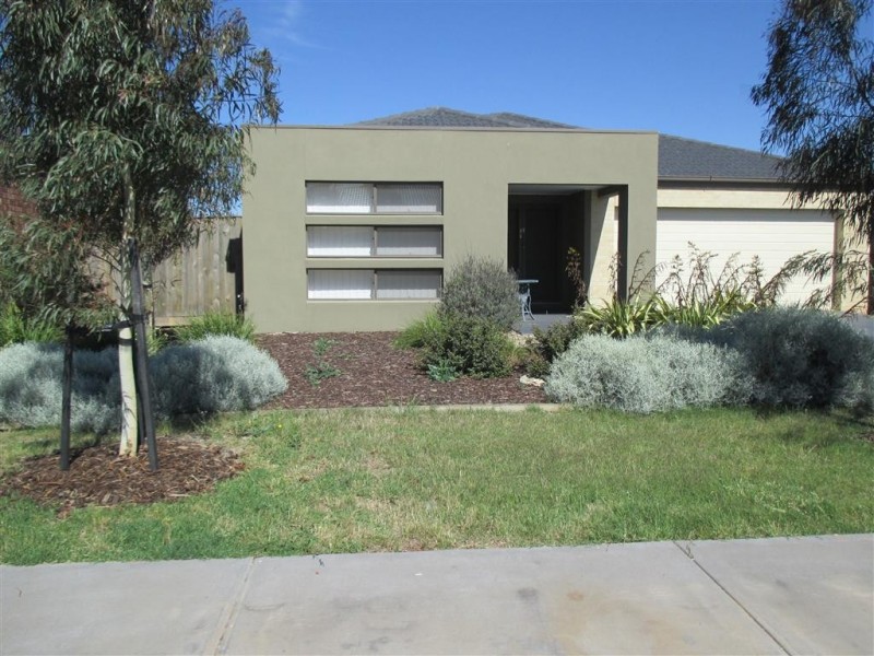 8 Allan Court, Truganina VIC 3029