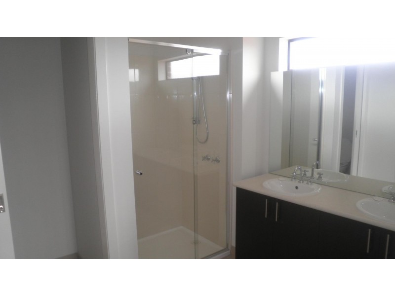 27 Casino Parade, Point Cook VIC 3030