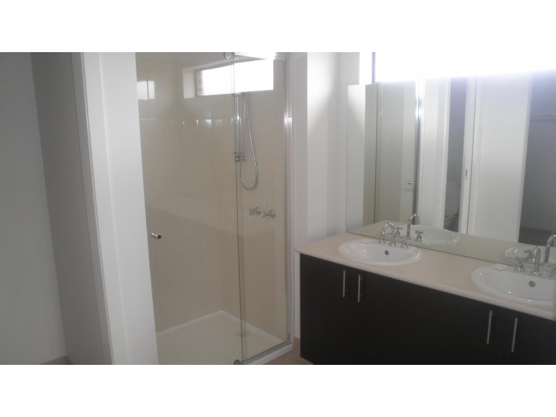 27 Casino Parade, Point Cook VIC 3030