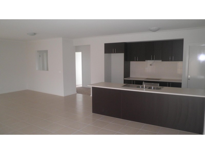 27 Casino Parade, Point Cook VIC 3030