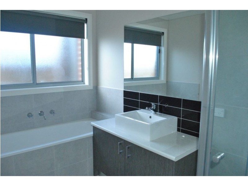 7 Treeleaf Avenue, Point Cook VIC 3030