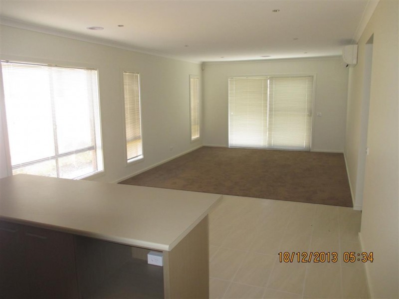 10 Fireside Avenue, Point Cook VIC 3030