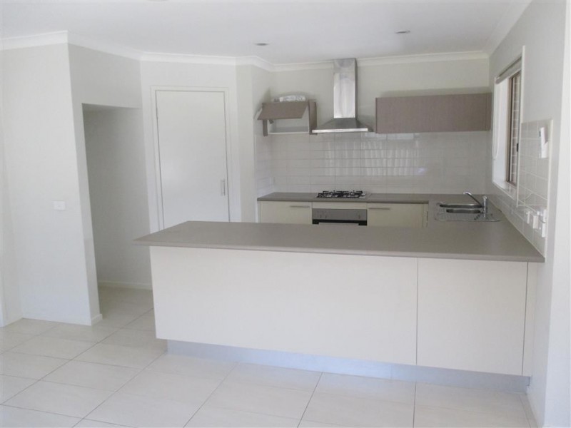 16 Tom Roberts Parade, Point Cook VIC 3030