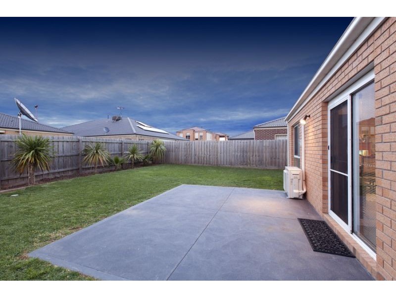 19 Grassbird Drive, Point Cook VIC 3030